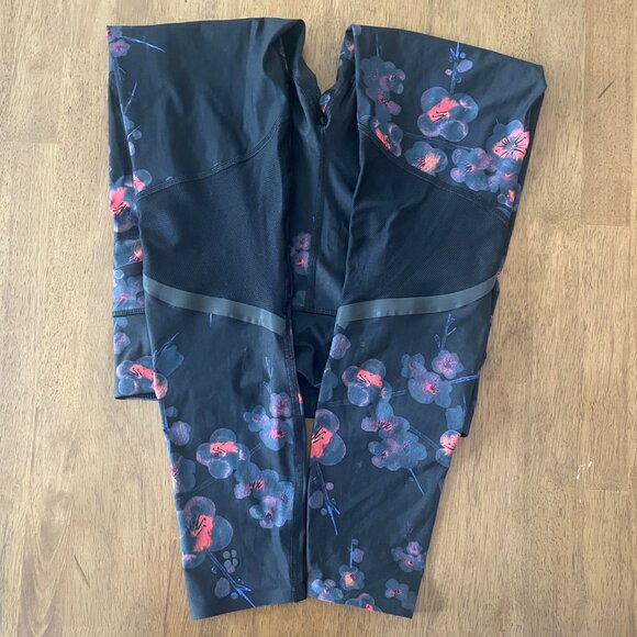 Sweaty Betty Floral Leggings, Black Floral, Size S Short - Picture 4 of 6